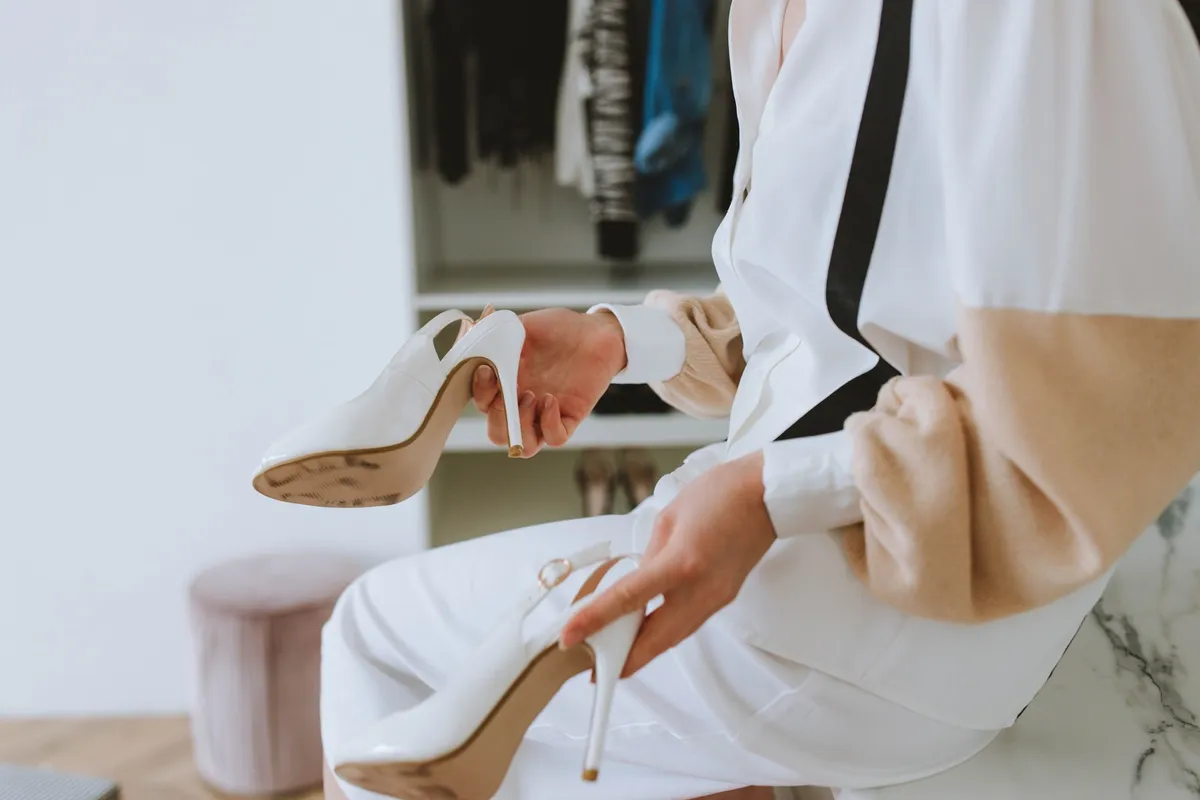 hanging fabric shoe shelves on closet rod